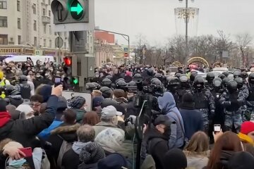 В России задержали почти 4 тысячи сторонников Навального