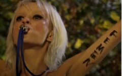 Femen у Посольства Польши в Киеве, Акция Femen в Киеве, Запрет на аборты в Польше