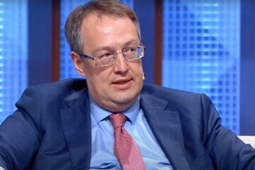 Геращенко раскритиковал переаттестацию Деканоидзе в МВД