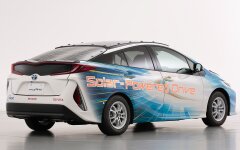 toyota-prius-prime-phv-test-vehicle-with-solar-panels-in-japan_100707140