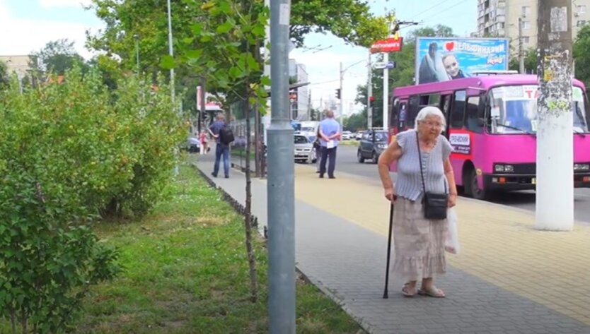 Украинцы смогут сами повышать себе пенсии: детали