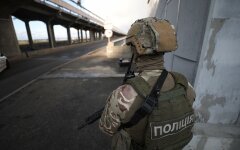 Снайперы, БТР и стрельба по полицейскому дрону: подробности спецоперации на мосту Метро