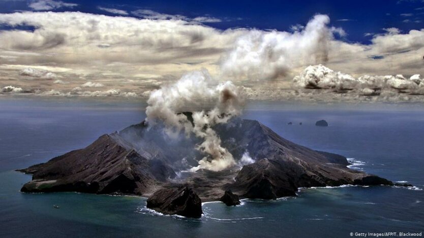 Вулкан на острове Уайт-Айленд