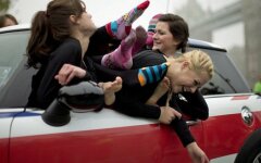 13. В Лондоне, 8 ноября, в одну машину 