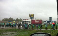 заблокировали дорогу