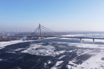 В Киеве ограничили проезд через Северный мост: причина