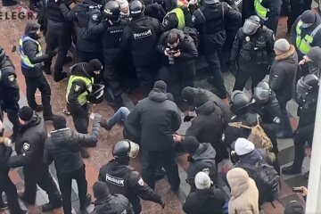 Полиция захватила сцену активистов "SaveФОП"