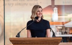 Елена Зеленская подчеркнула фигуру в элегантном платье