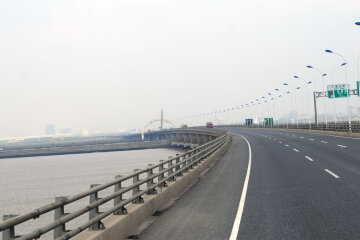 Мост в Шанхае к острову Dawugui