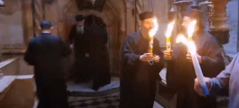 Схождение Благодатного огня,Благодатный огонь сошел,Храм Гроба Господня в Иерусалиме,Пасха в Украине