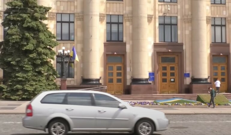 В Харькове таксист доехал до больницы с перерезанным горлом: детали