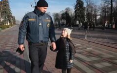 Ролик МВД, полицейский с ребенком