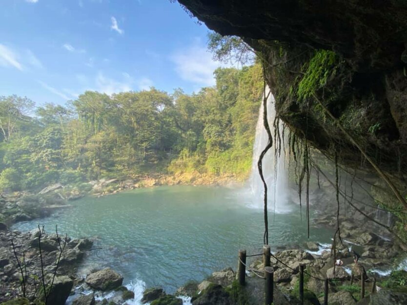 Водопад Misol Ha в Мексике