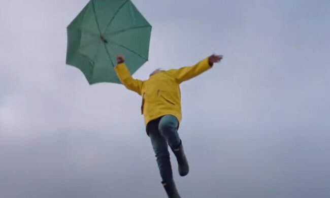 Летающую на зонтике Верещук обвинили в плагиате
