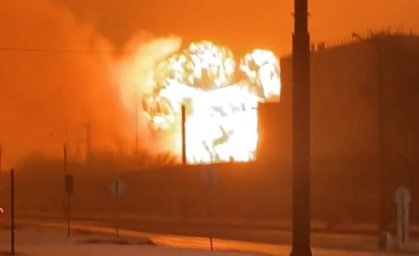 На Челябінському тракторному заводі стався вибух: відео пожежі