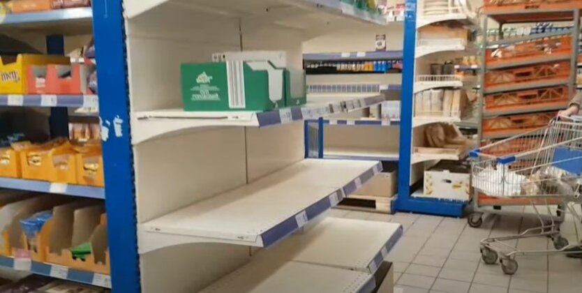 Пустые полки в магазинах, дефицит продуктов