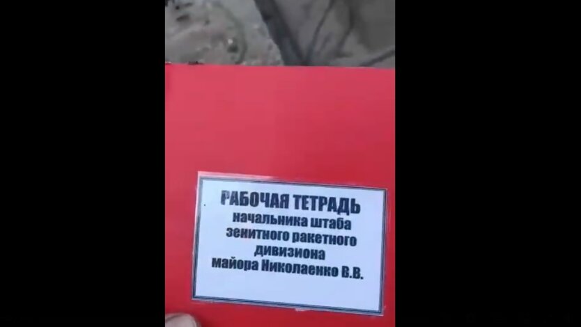 Украинские бойцы "отжали" у российских оккупантов штабной БТР, танк Т-72 и другую бронетехнику: видео