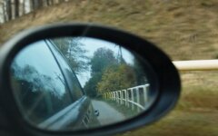 Свидетельство о регистрации ТС, водительские удостоверения, военное положение