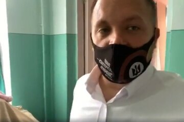 Мэр Конотопа отомстил Шарию флэшмобом под посольством России