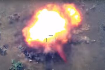 Азербайджан опубликовал новое видео ударов с дронов