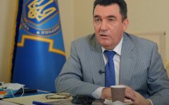 Алексей Данилов, Виктор Медведчук, санкции