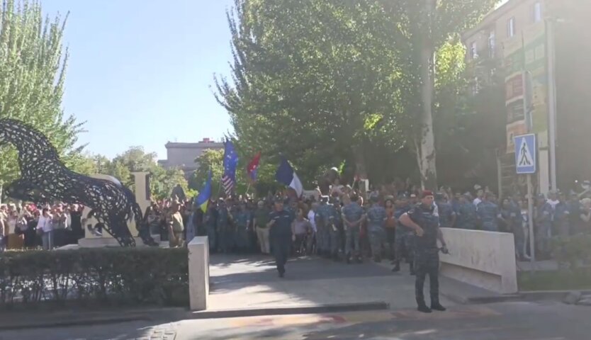 Мітинг у Єревані
