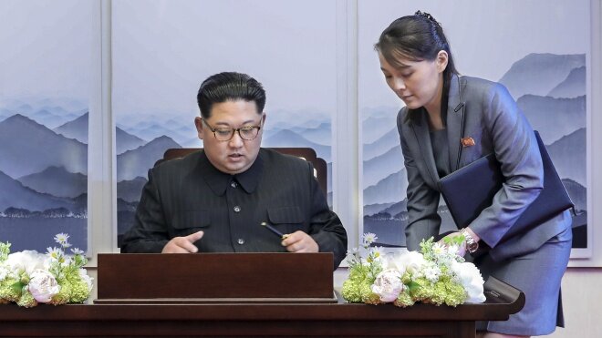 Лидер КНДР Ким Чен Ын и его сестра Ким Ен Чжон