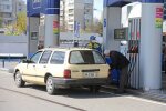 Заправка авто в Україні / Фото: УНІАН