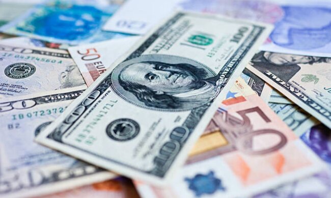 Долари і євро