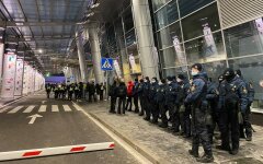 Аэропорт Жуляны перед прилетом Петра Порошенко, фото УНИАН