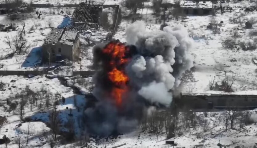 Десантники ВСУ уничтожили танк оккупантов: видео с дрона