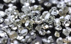 Many valuable diamonds, raw and cut, for further processing for the jewelery industry — ibxrrf04137479.jpg