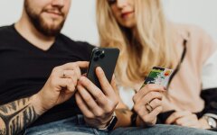Перевод денег с карты на карту / Фото: pexels.com