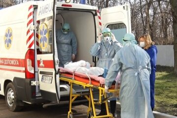 Во Львове госпитализировали 24 человека с подозрением на коронавирус