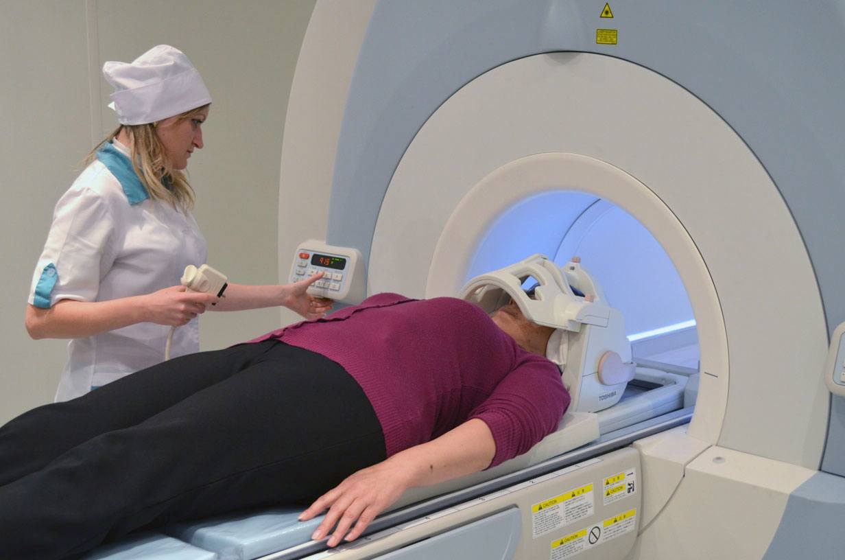 Магнитно резонансная томография как делают. Мрт магнитно-резонансная томография головного мозга. Магнито-резонансная томография головного мозга. Кт томограмма головного мозга. Мрт головы.