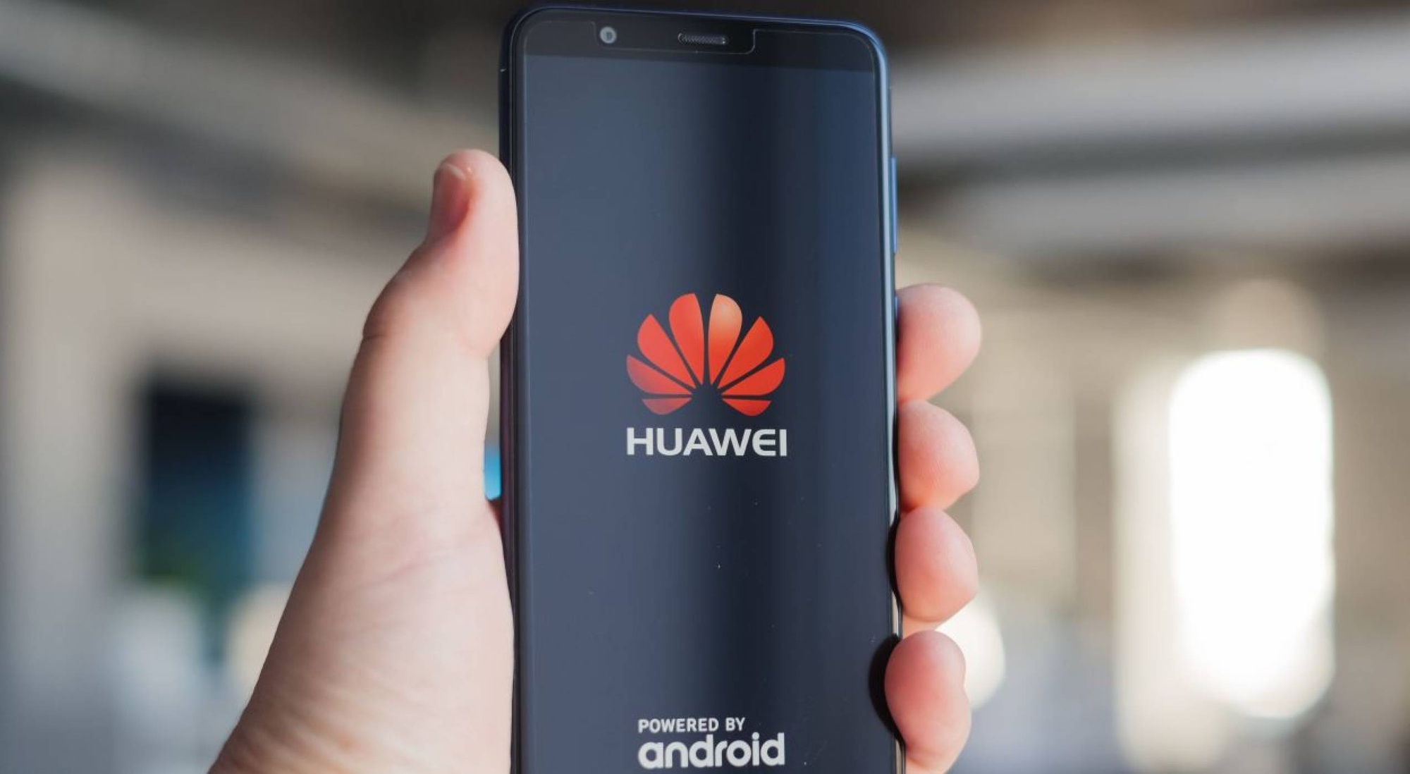 Смартфоны Huawei: обновление EMUI 10 сломало зарядку девайсов