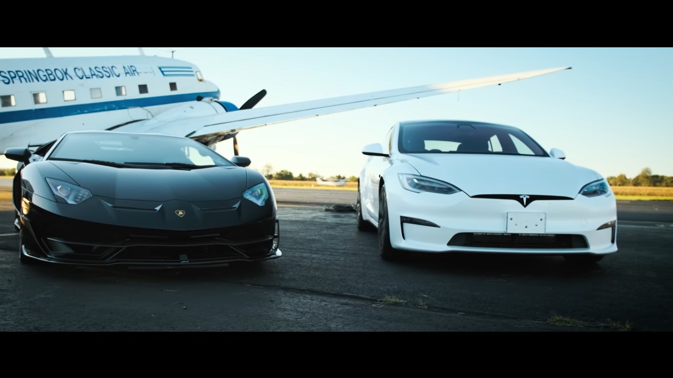 Tesla Model S vs Lamborghini Aventador: самая мощная Tesla провела гонку с  экстремальной версией суперкара, видео