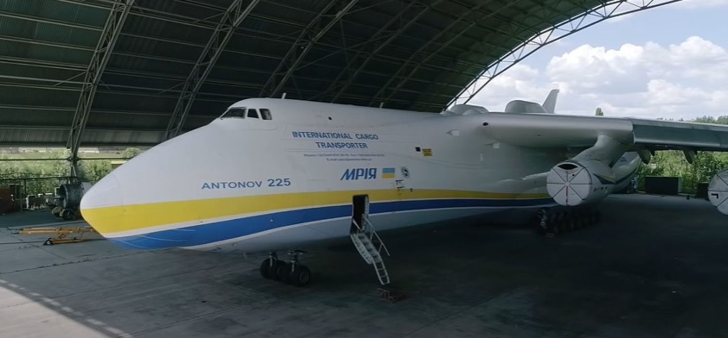 Мрия телеграмм. АН-225 Мрия в ангаре. АН-225 Мрия 2022. АН-225 Мрия Гостомель. АН-225 Мрия уничтожен.