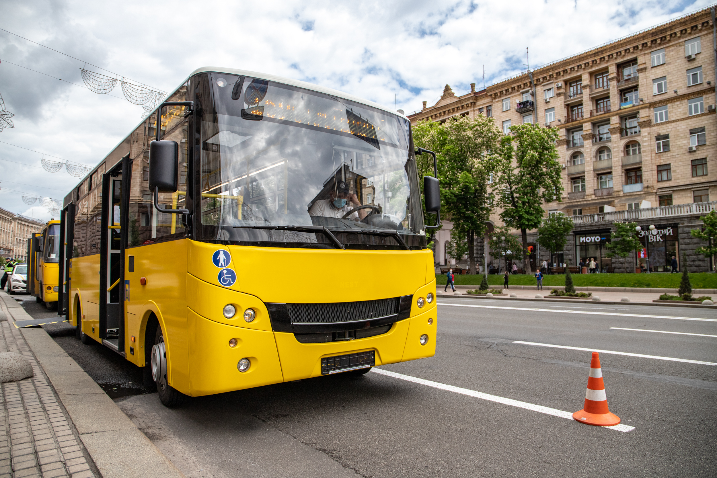 Киевский автобус. Киев транспорт. Новые автобусы. Дорогой автобус. Киев автобус.